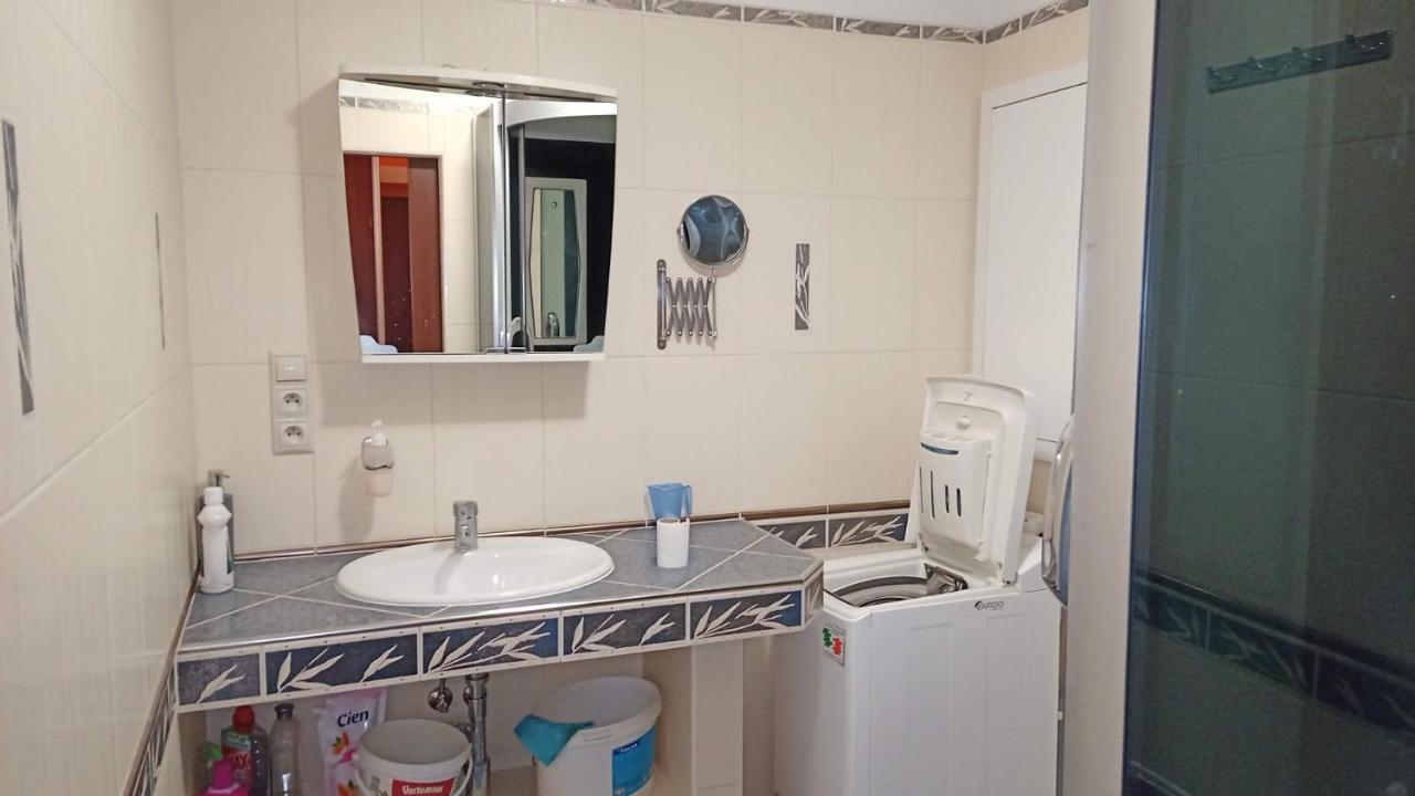 Wolf Apartman Pokojne Ubytovanie V Povazskej Bystrici Ticha Lokalita S Parkovanim Vsade Blizko Vhodne Pre Pracovne Cesty Turistiku Aj Oddych Plne Vybavena Kuchyna Považská Bystrica Exterior foto