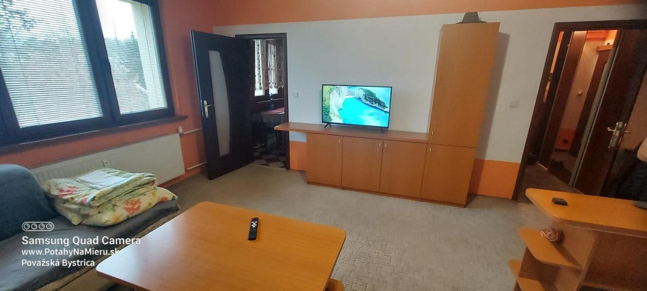 Wolf Apartman Pokojne Ubytovanie V Povazskej Bystrici Ticha Lokalita S Parkovanim Vsade Blizko Vhodne Pre Pracovne Cesty Turistiku Aj Oddych Plne Vybavena Kuchyna Považská Bystrica Exterior foto